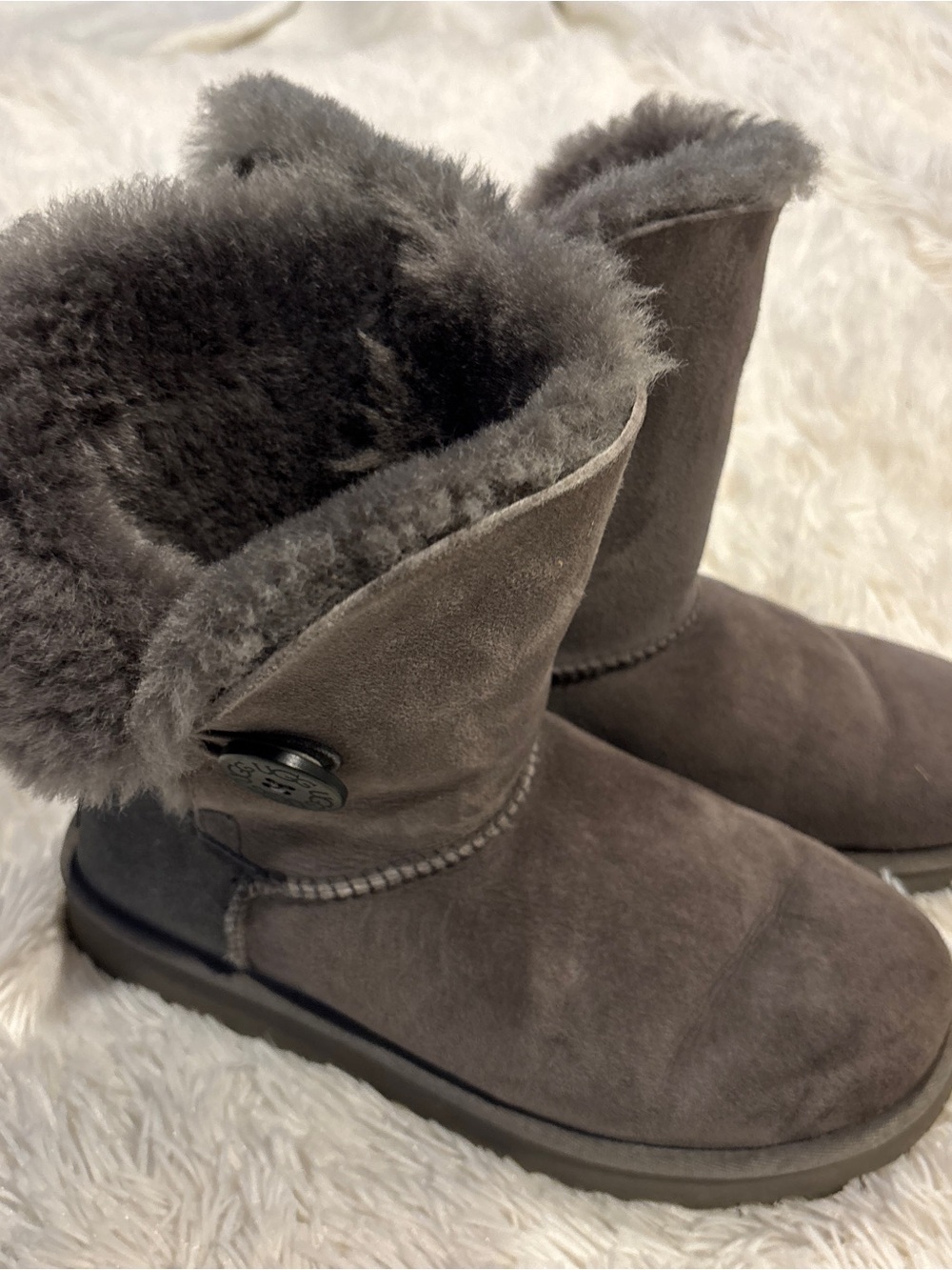 UGGS Bailey Button Gray fur lined winter Boots, Size 8
